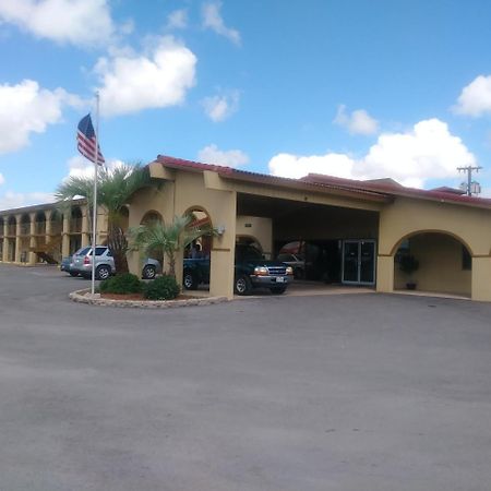 Days Inn By Wyndham San Antonio Lytle 외부 사진