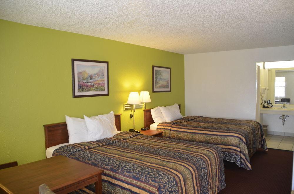 Days Inn By Wyndham San Antonio Lytle 외부 사진
