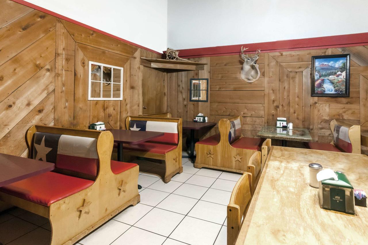 Days Inn By Wyndham San Antonio Lytle 외부 사진