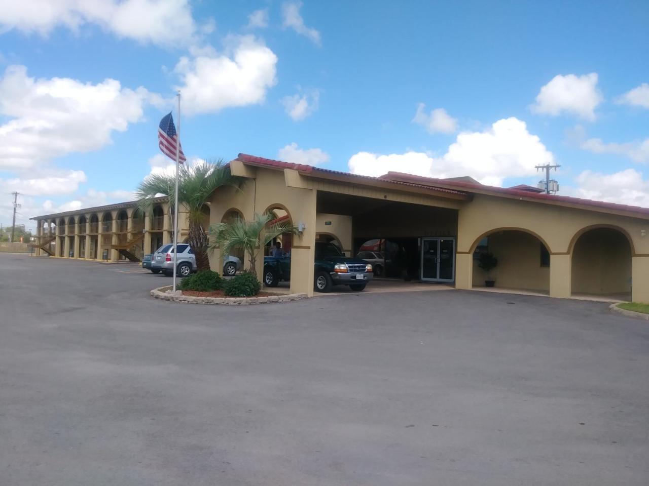 Days Inn By Wyndham San Antonio Lytle 외부 사진