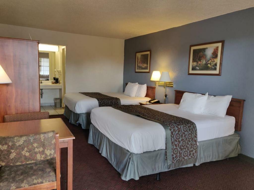 Days Inn By Wyndham San Antonio Lytle 외부 사진